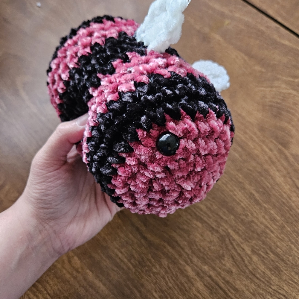 Crochet Velvet Raspberry Bee - Picture 5 of 15